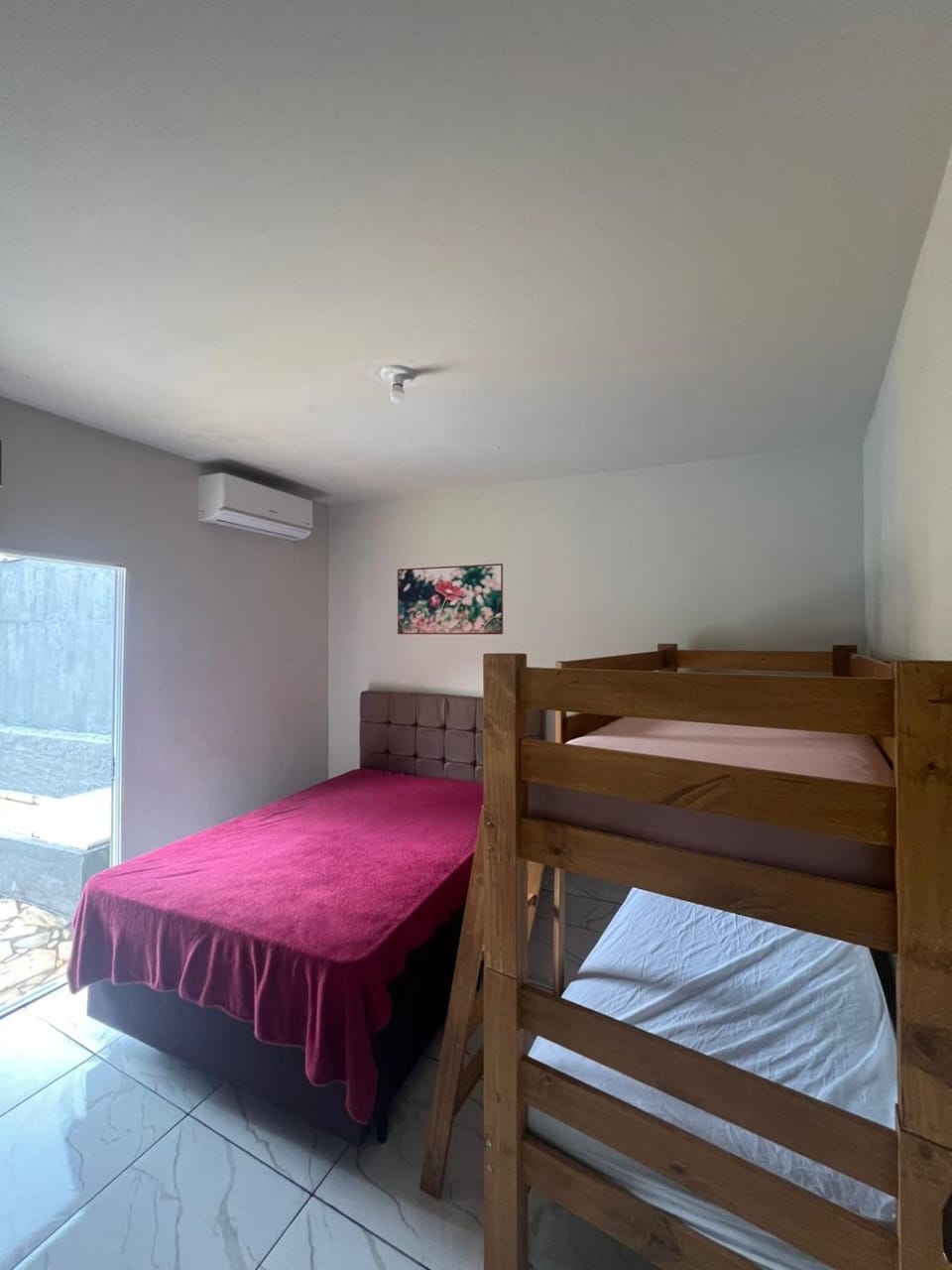Bed, Photo of the whole room, Bedroom, bunk bed, air conditioner
