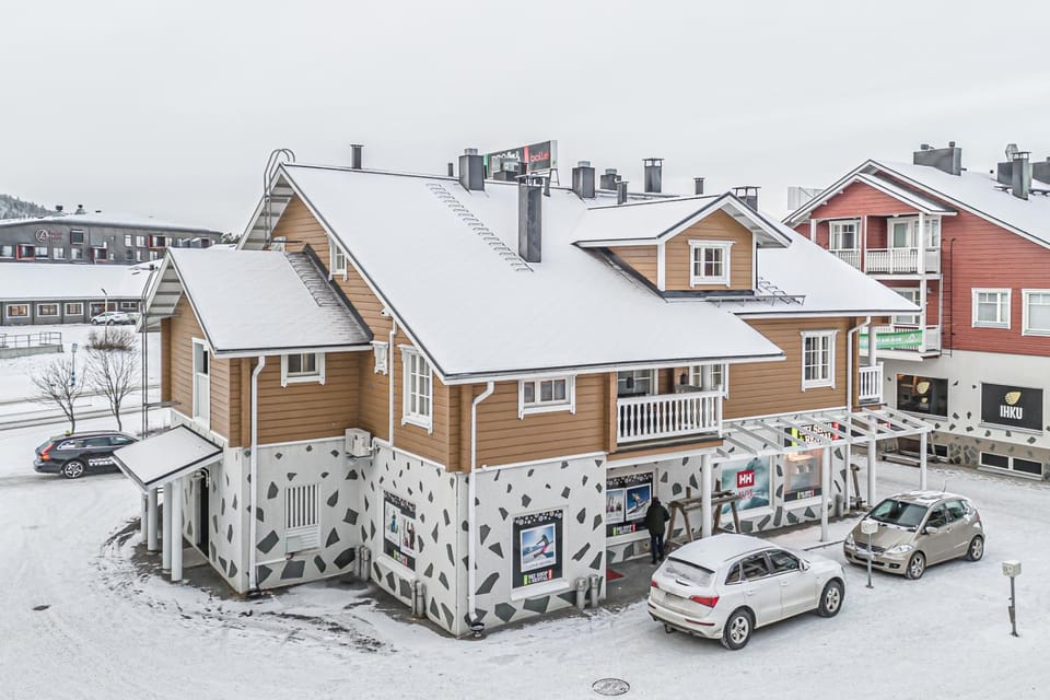 Property building, Day, Neighbourhood, Bird's eye view, Winter, Skiing