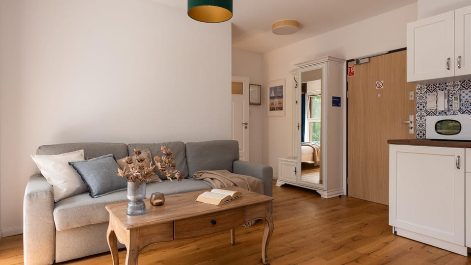 Kitchen or kitchenette, Seating area