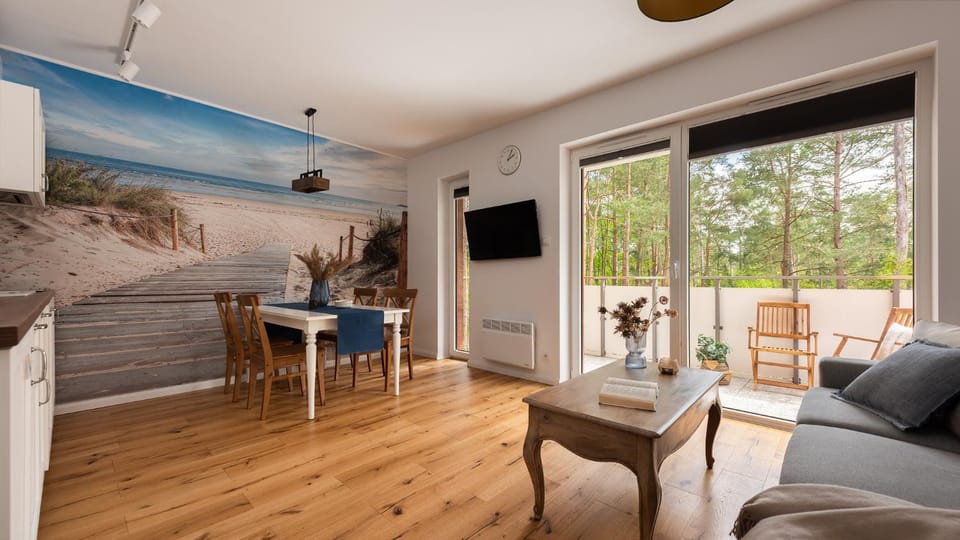 Kitchen or kitchenette, Seating area, Dining area