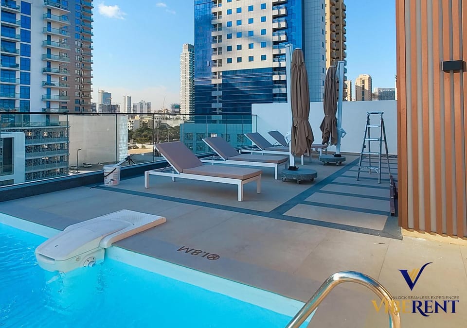 City view, Swimming pool