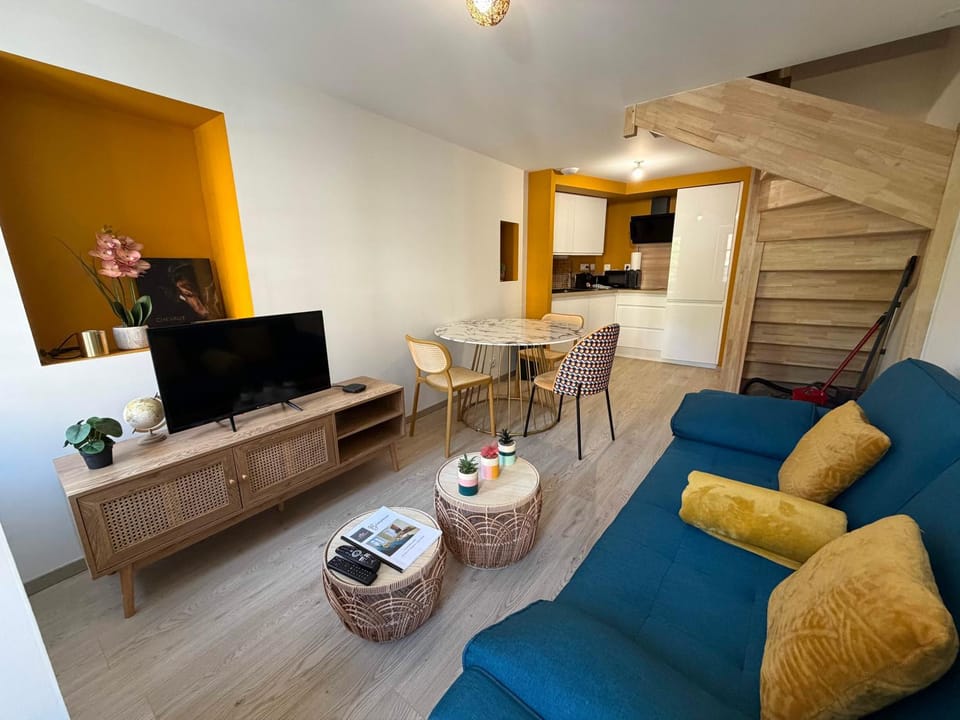TV and multimedia, Living room, Dining area
