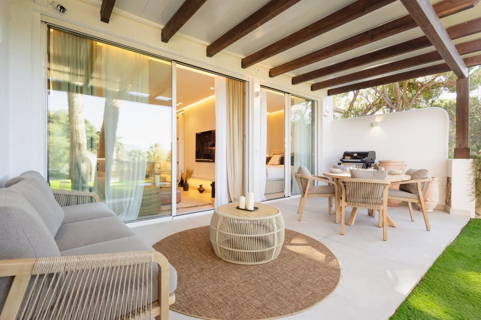 Patio, Day, Garden, Balcony/Terrace, Balcony/Terrace, Seating area