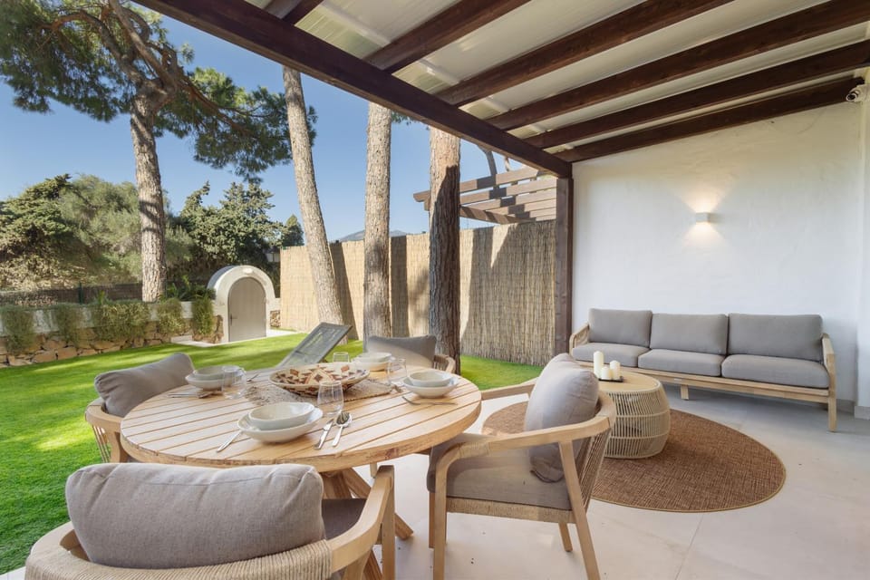 Patio, Day, Garden, Balcony/Terrace, Living room, Seating area, Dining area