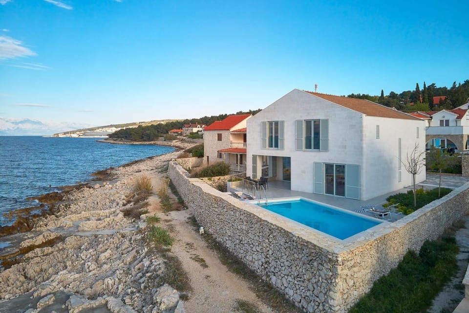 Day, Natural landscape, Pool view, Swimming pool