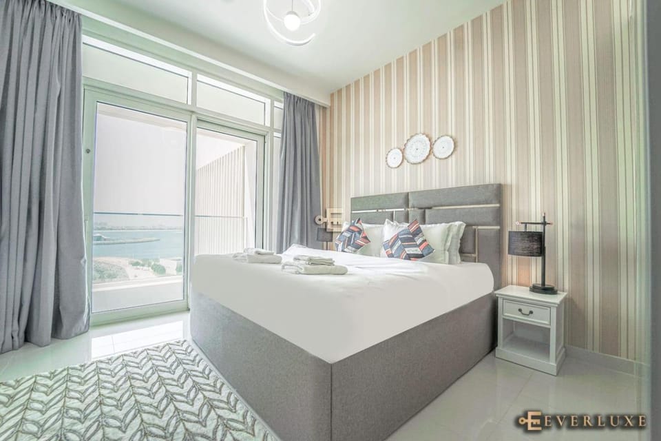 Everluxe Holiday Homes Rental Cozy Beachside 1BR Apartment in Dubai