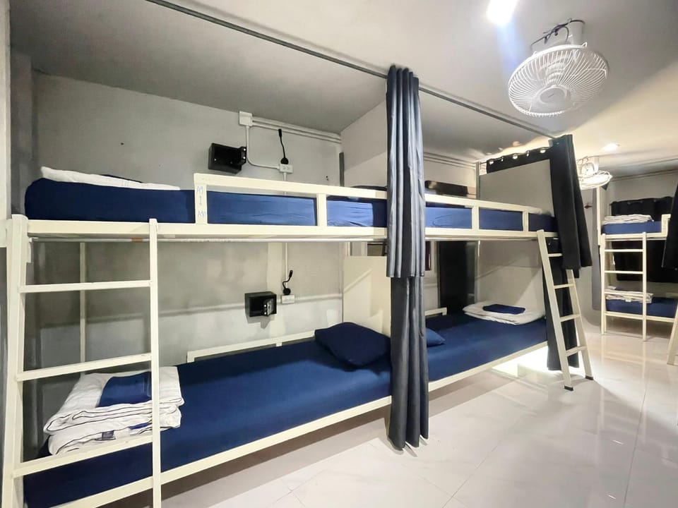 Bedroom, bunk bed