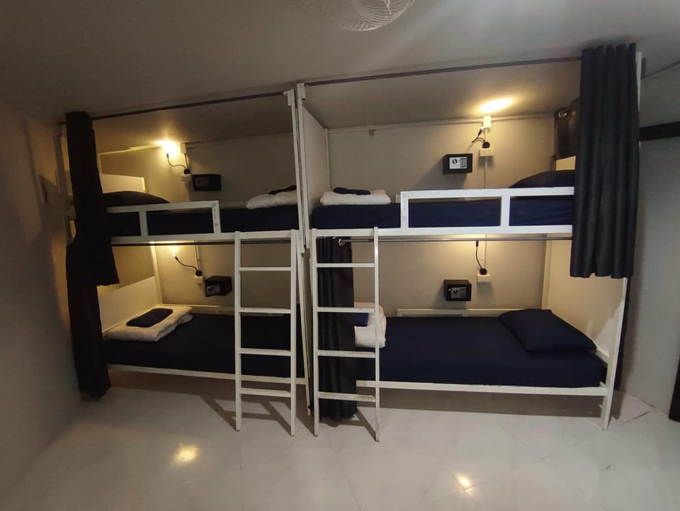 Bedroom, bunk bed
