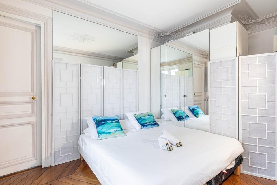 GuestReady - Charming Vintage with Iconic Views Apartment in Paris