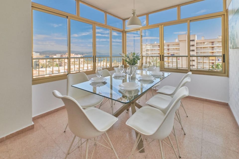 View (from property/room), Balcony/Terrace, Dining area