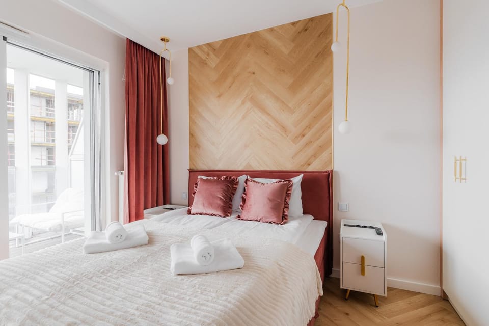 Bed, Bedroom, towels, wardrobe