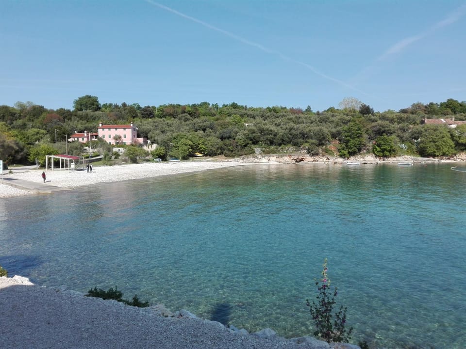 Restaurant/places to eat, Neighbourhood, Beach