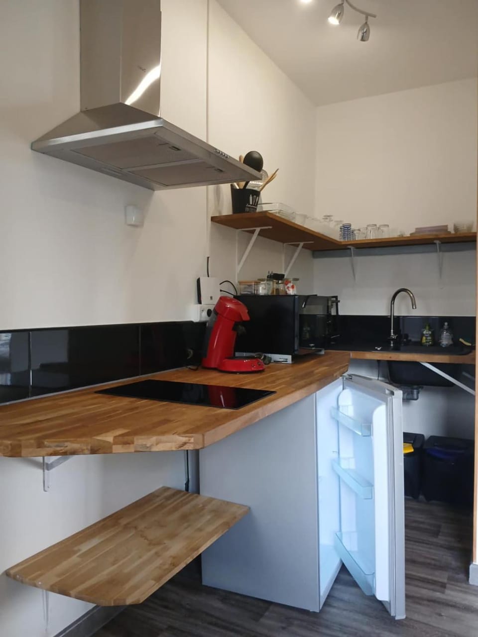 Kitchen or kitchenette, pet friendly, stove