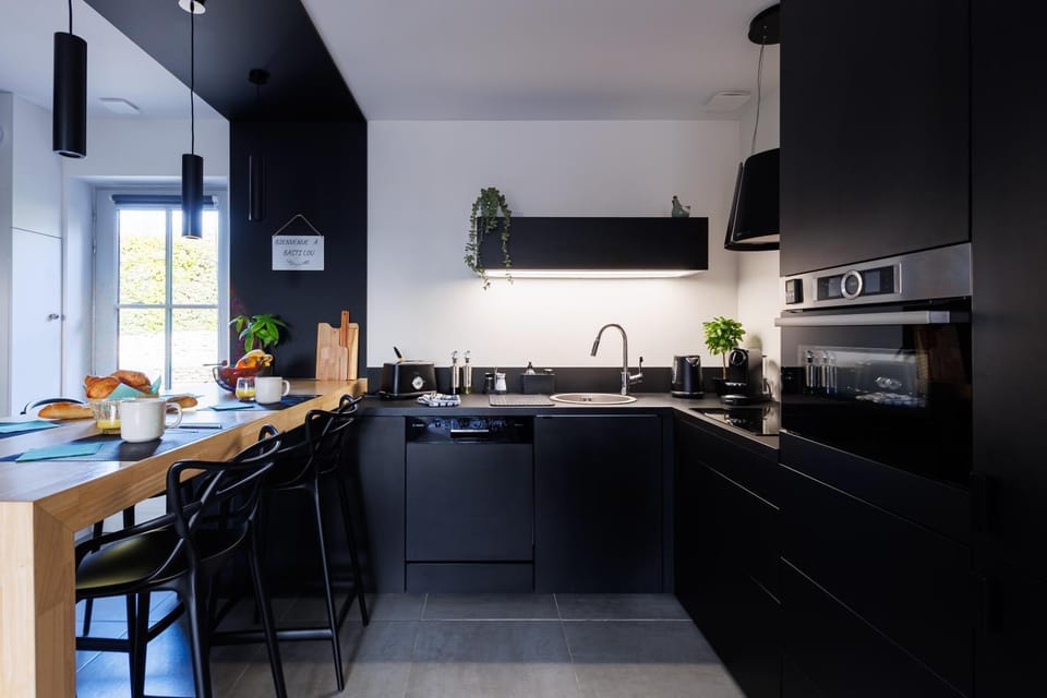 Kitchen or kitchenette