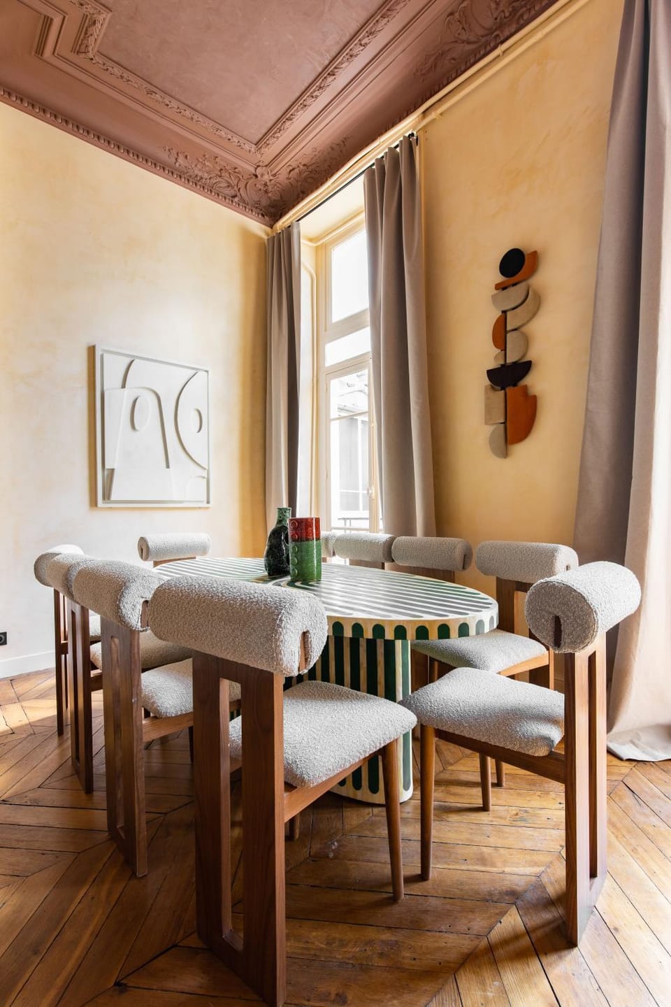 View (from property/room), Living room, Seating area, Dining area, Inner courtyard view
