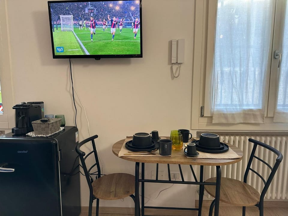 TV and multimedia, Coffee/tea facilities, Kitchen or kitchenette, Dining area
