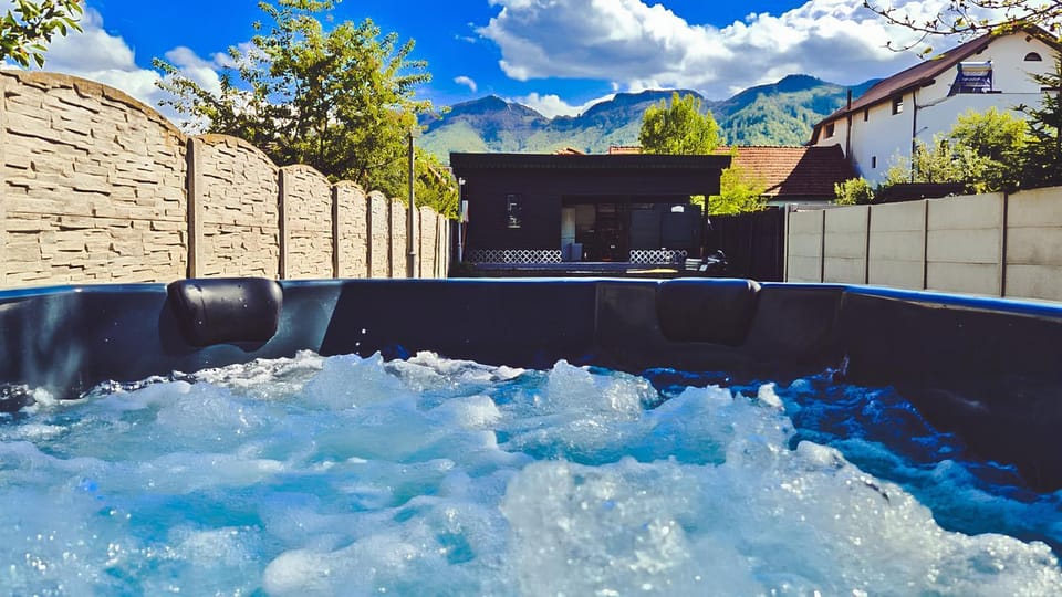 Property building, Hot Tub, Swimming pool