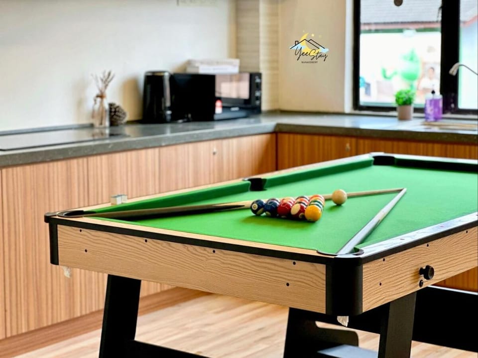 TownAreaTourist13paxPoolTable House in Malacca