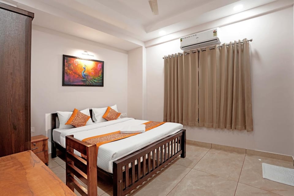 Bed, Photo of the whole room, Bedroom, towels, air conditioner