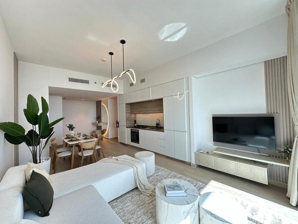 Luxueux Ammenities Tower, Sea View, Near to Beach Apartment in Dubai