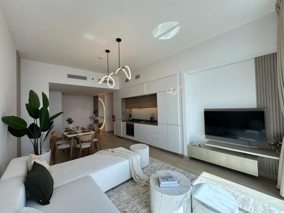 Luxueux Ammenities Tower, Sea View, Near to Beach Apartment in Dubai