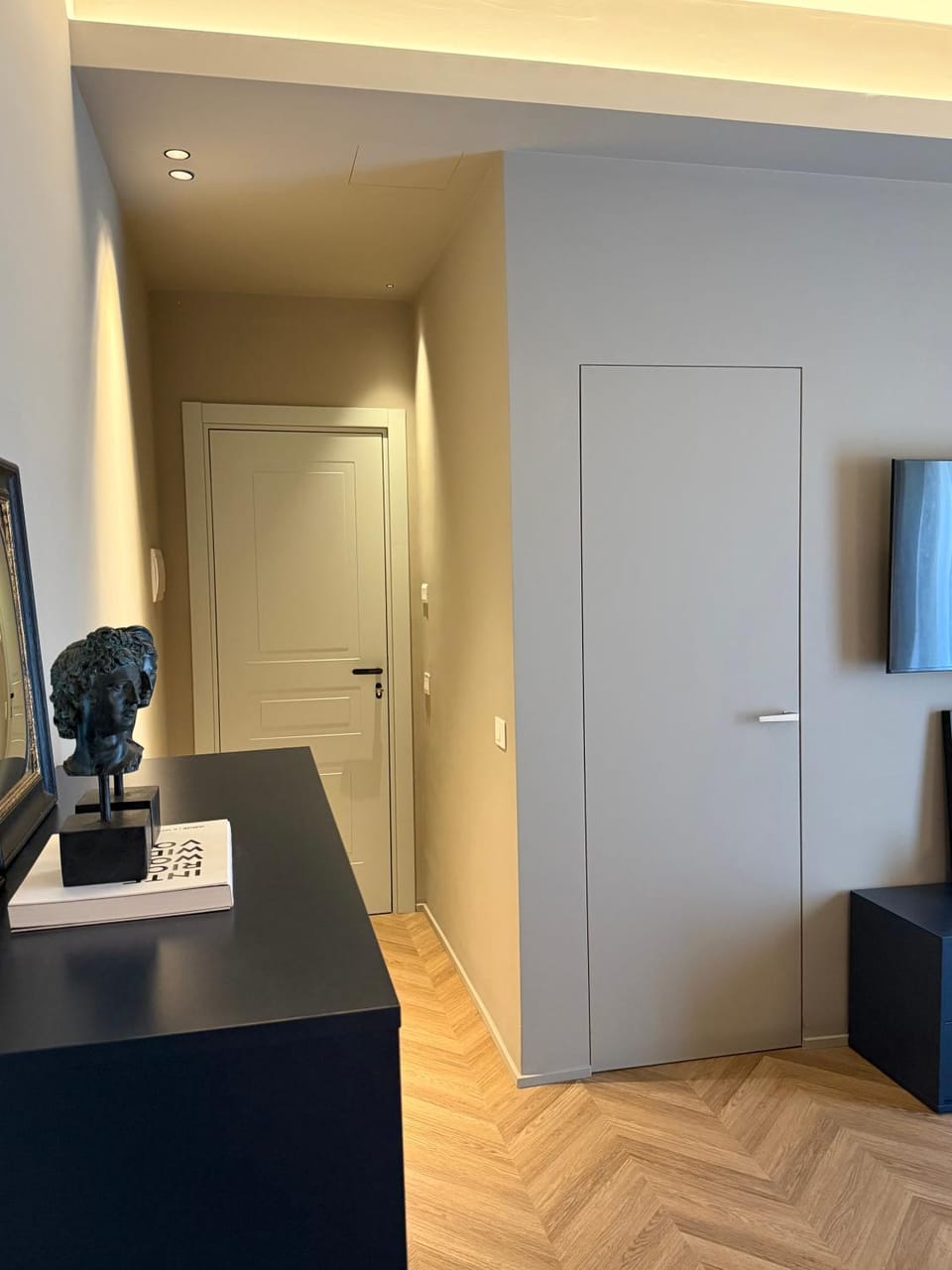 TV and multimedia, wardrobe