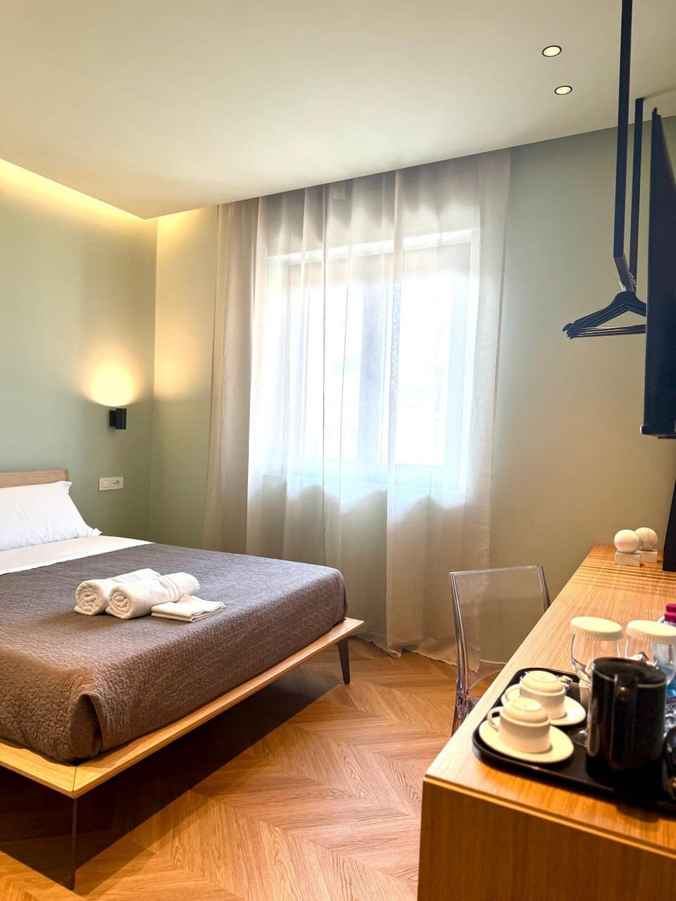 Bed, TV and multimedia, Photo of the whole room, Seating area, Bedroom, towels
