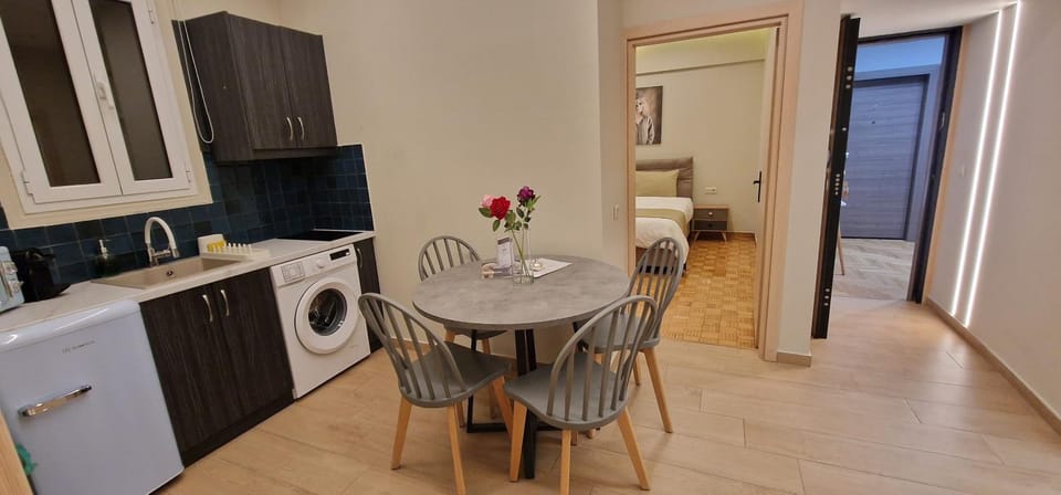 New Ventiri Family Suite 5, near Hilton, Athens Central, fully equipped Apartment in Athens