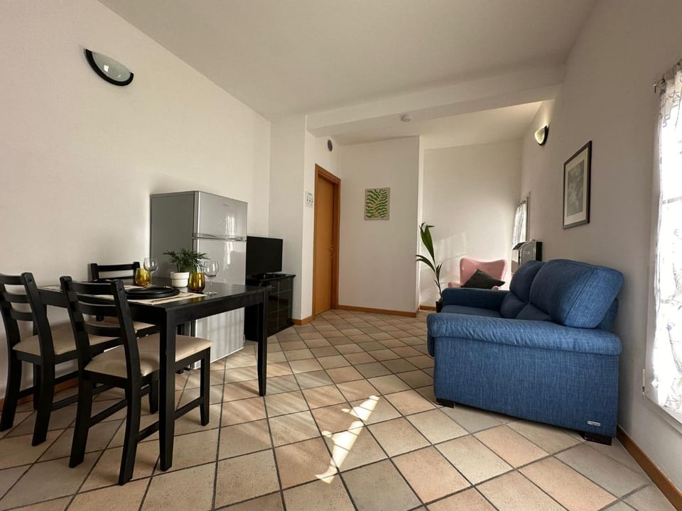 Kitchen or kitchenette, Living room, Seating area, Dining area, minibar, oven, pet friendly