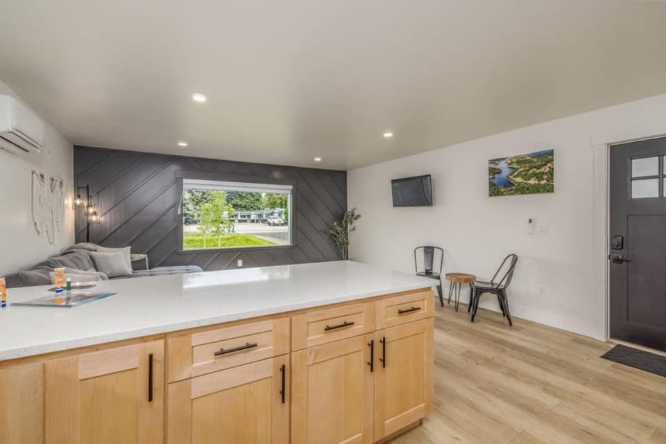 The Flats- Executive Suite-Downtown CDA Apartment in Coeur dAlene