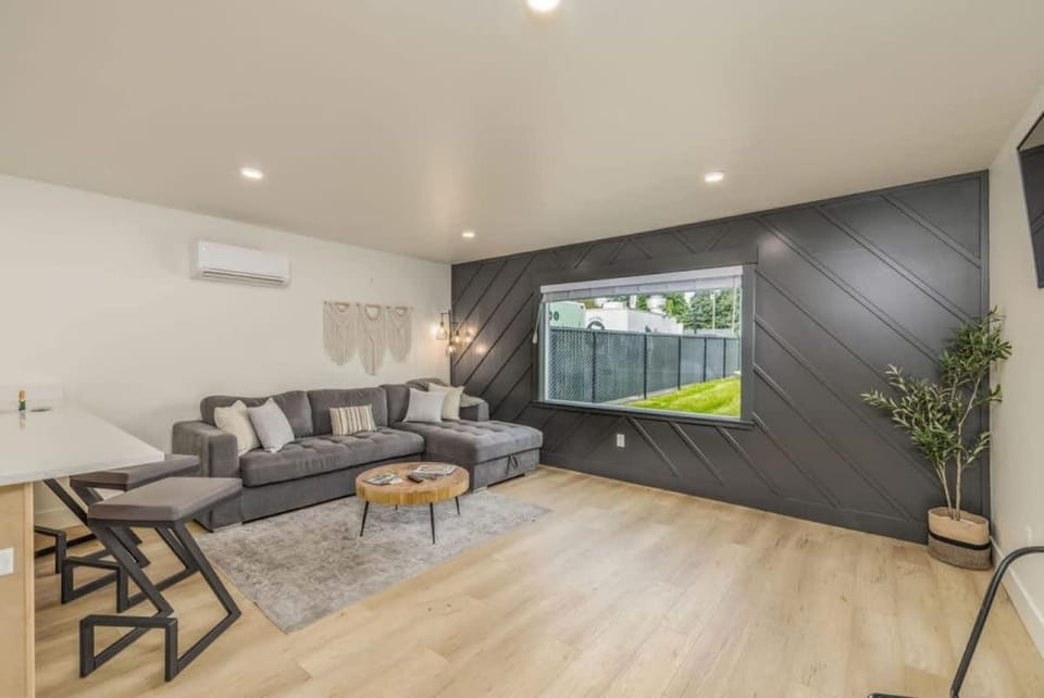 The Flats- Executive Suite-Downtown CDA Apartment in Coeur dAlene