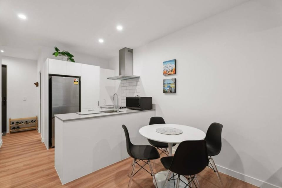 Dining area, kitchen