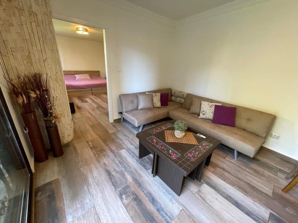 Bed, Photo of the whole room, Seating area