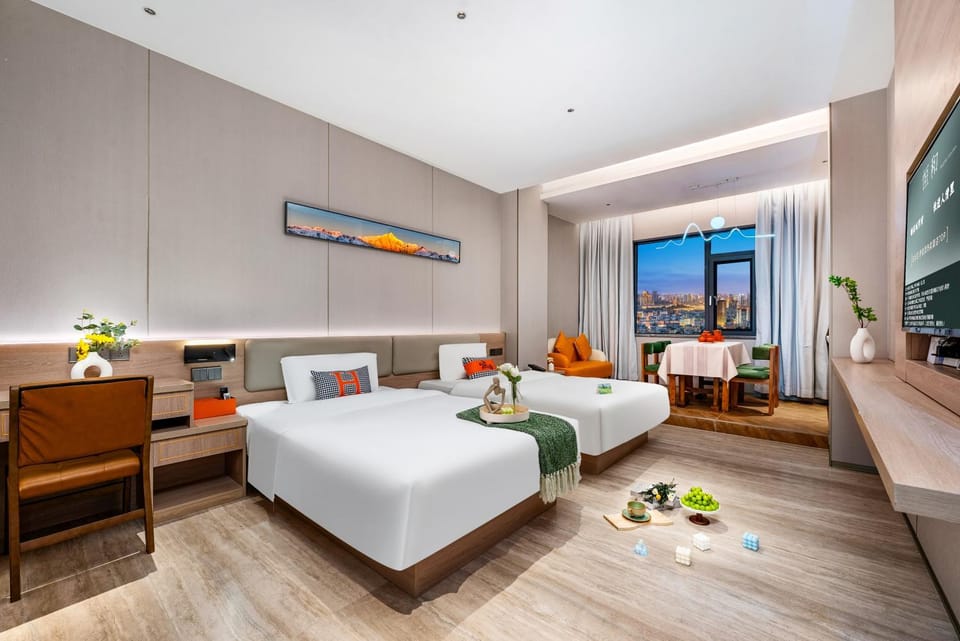 Bed, TV and multimedia, Living room, Photo of the whole room, Seating area, Bedroom
