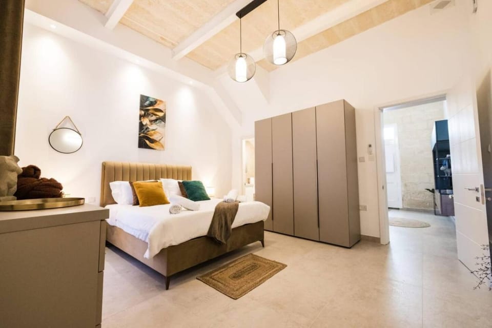 Bed, Photo of the whole room, Bedroom, towels, wardrobe