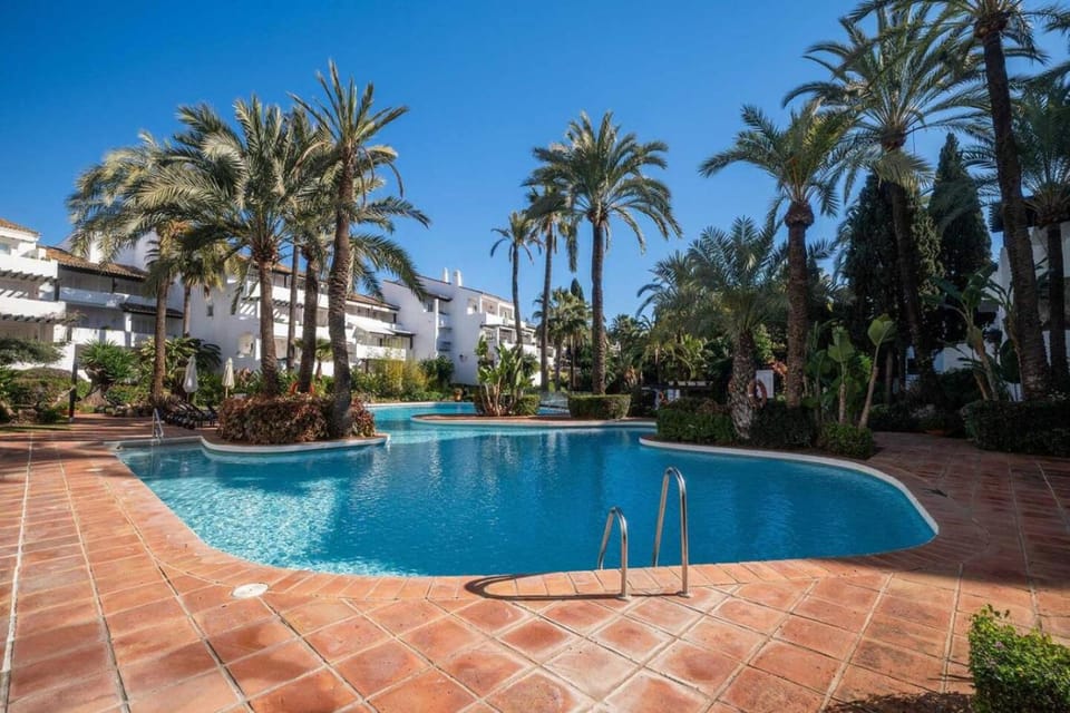 Garden, Swimming pool, Swimming pool, sunbed