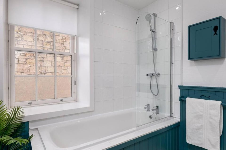 Charming and Cosy Getaway House in Stirling