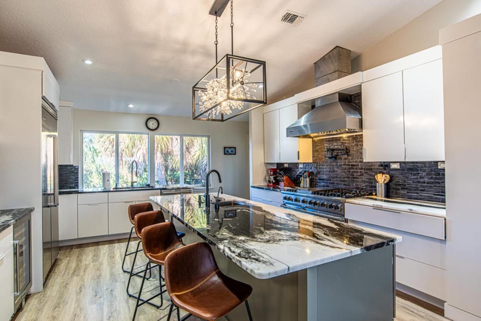 Kitchen or kitchenette, Dining area, dishwasher, oven, stove