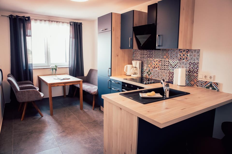 Kitchen or kitchenette, Seating area, Dining area, stove
