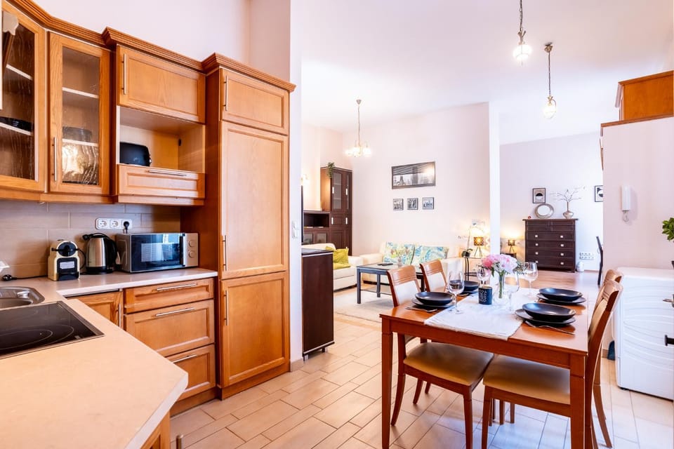 Kitchen or kitchenette, Living room, toaster