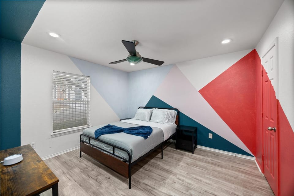Bed, Photo of the whole room, Bedroom