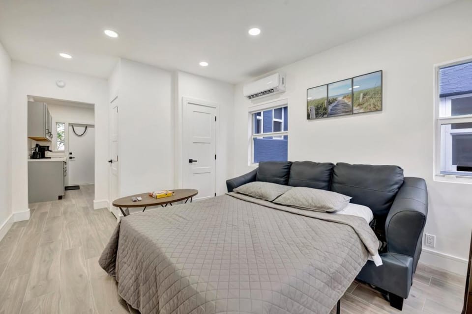 Bed, Living room