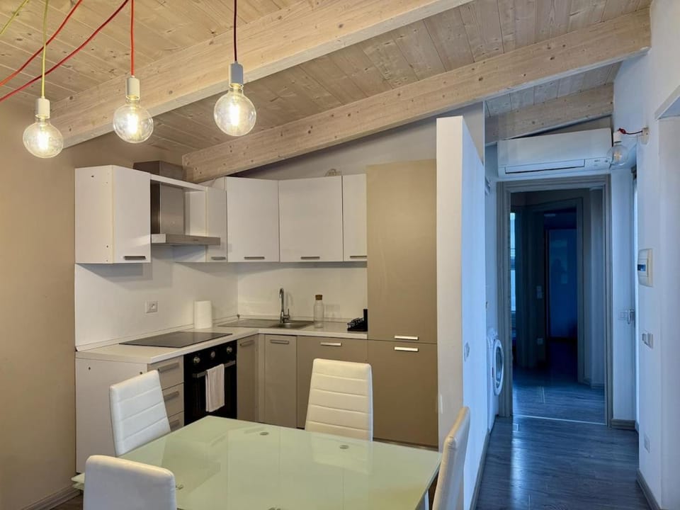 Dingo's House - 5 minutes from M3 Apartment in Milan