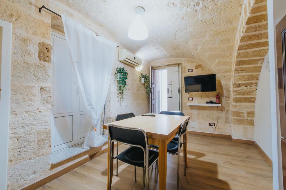 TV and multimedia, Dining area