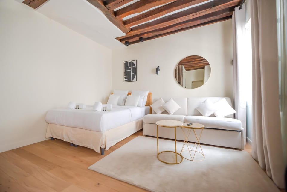 Bed, Living room, Photo of the whole room