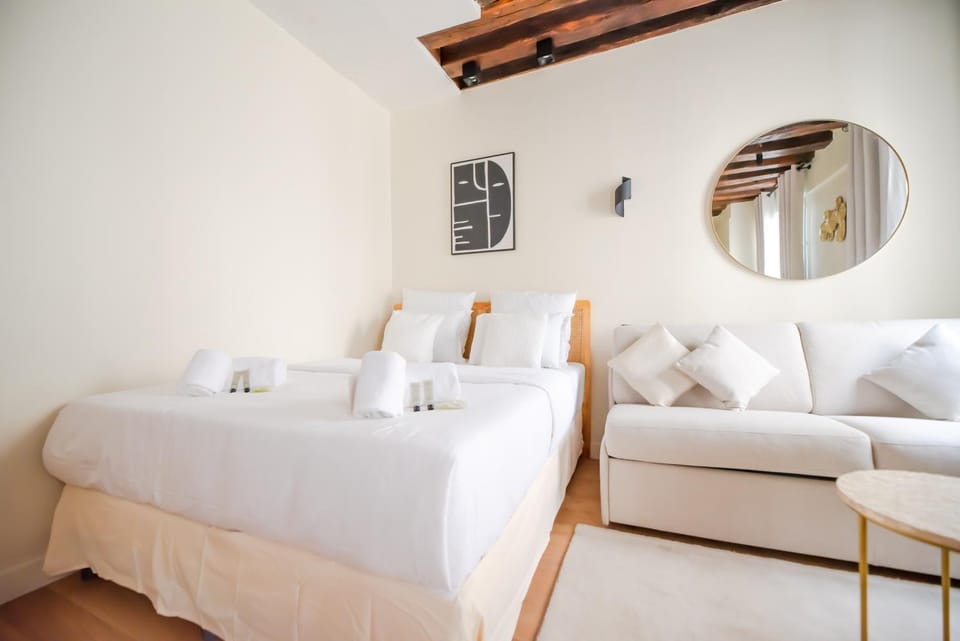Bed, Photo of the whole room, Bedroom