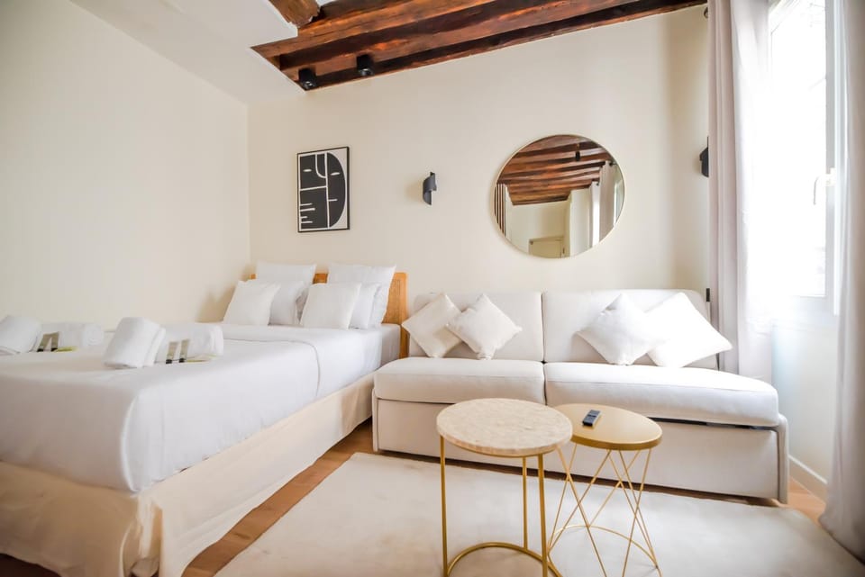 Bed, Living room, Photo of the whole room, Bedroom