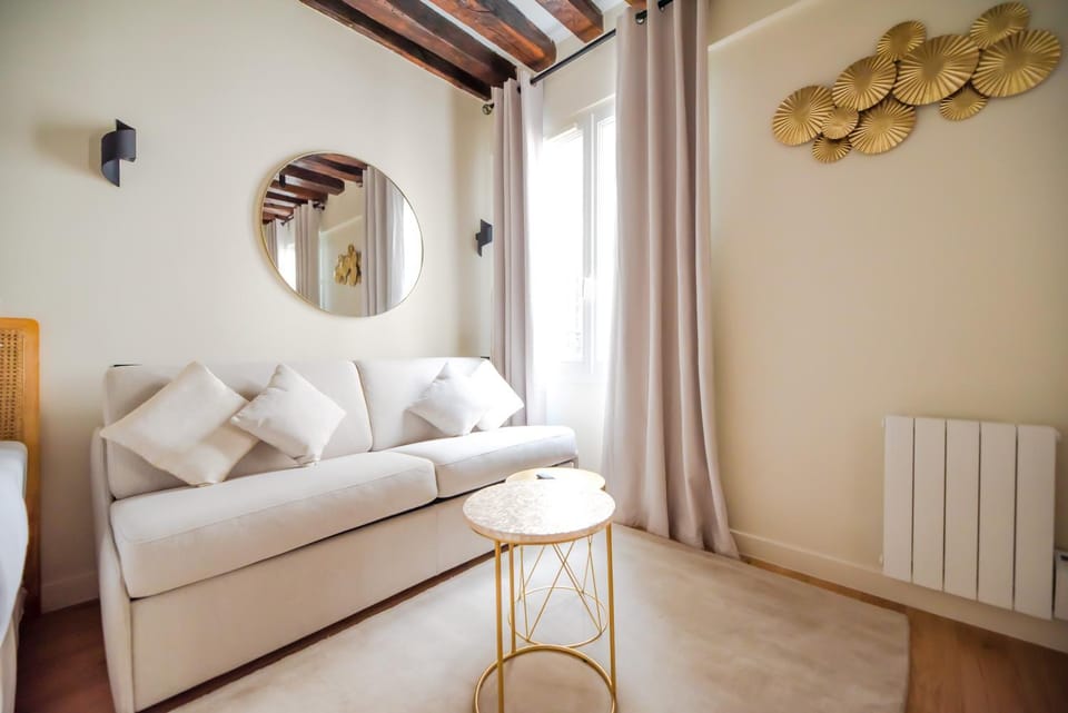 Bed, Living room