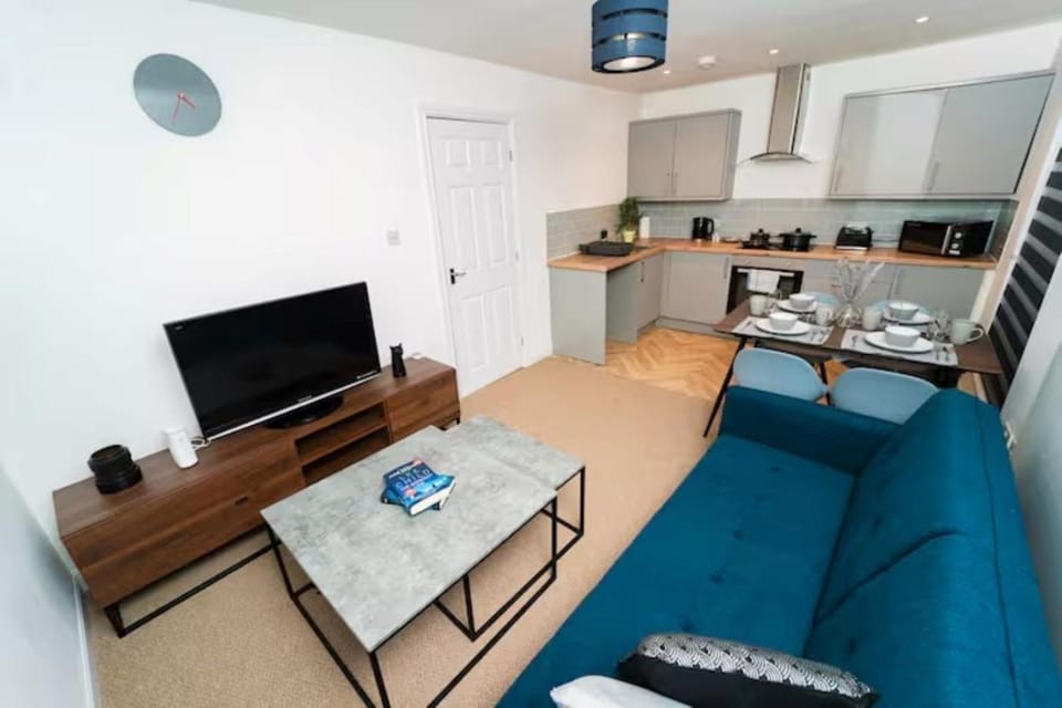 Communal lounge/ TV room, TV and multimedia, Kitchen or kitchenette, Living room, Seating area, Dining area, Evening entertainment