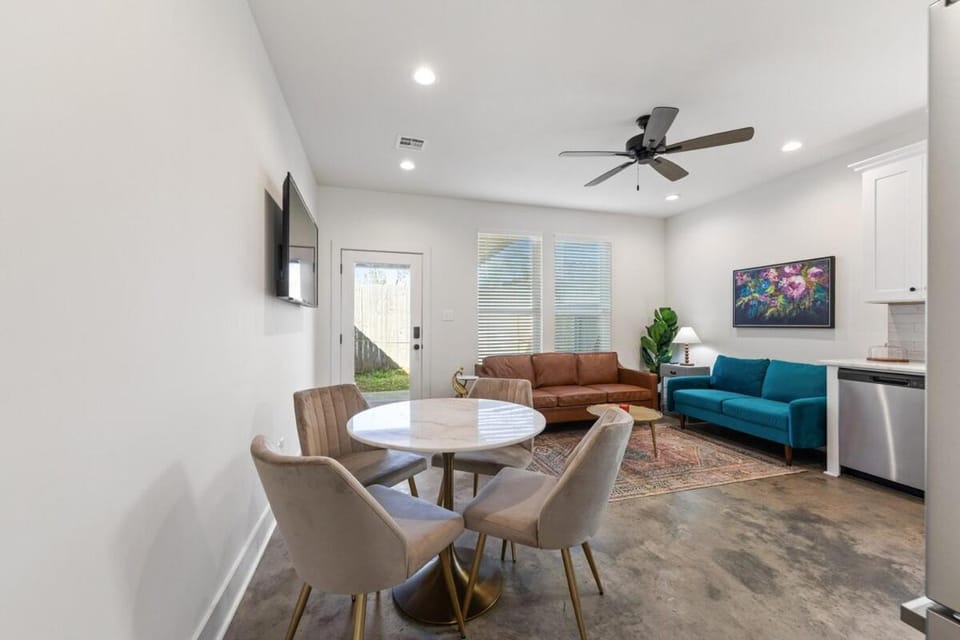 NEW Acadian House KING Bed Cajun Luxury Nespresso Apartment in Broussard